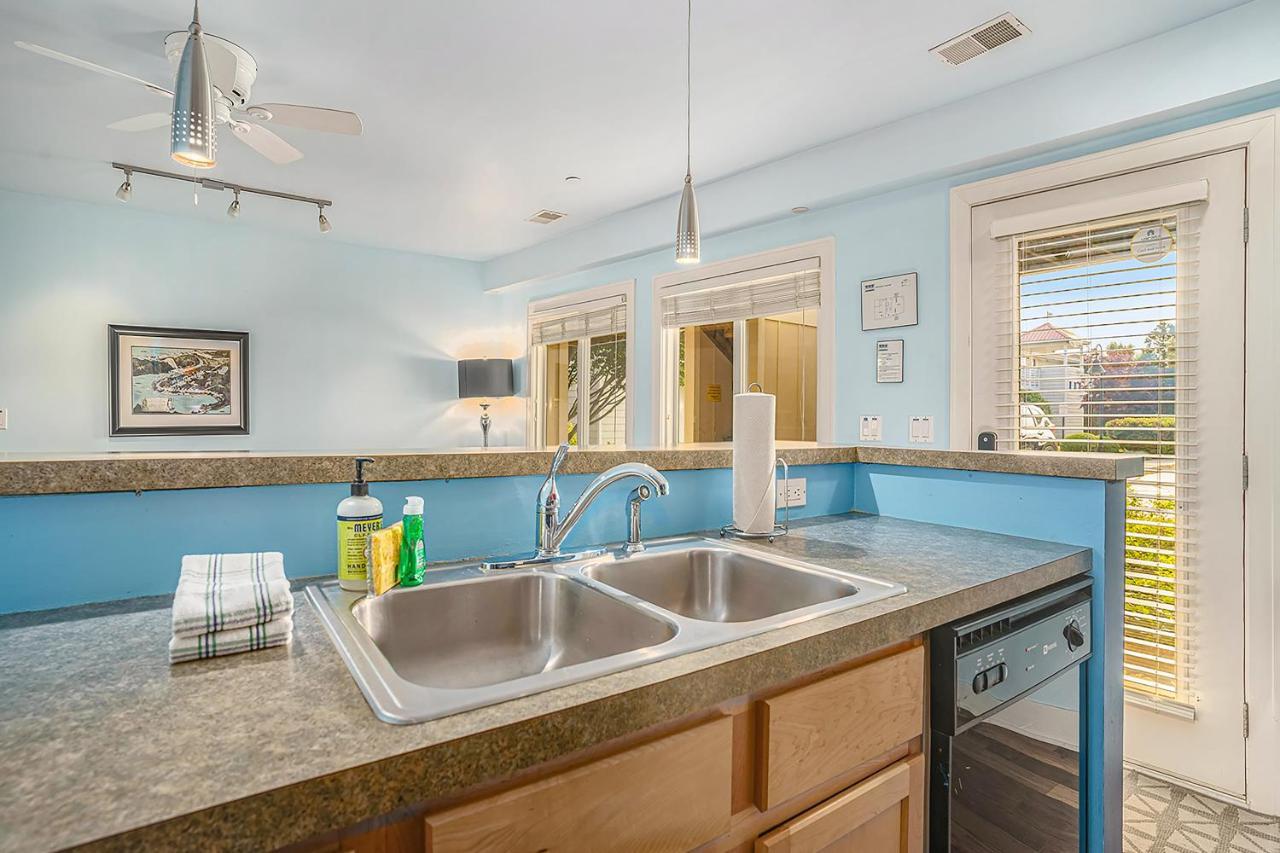 Bluebird Condo Douglas Bagian luar foto