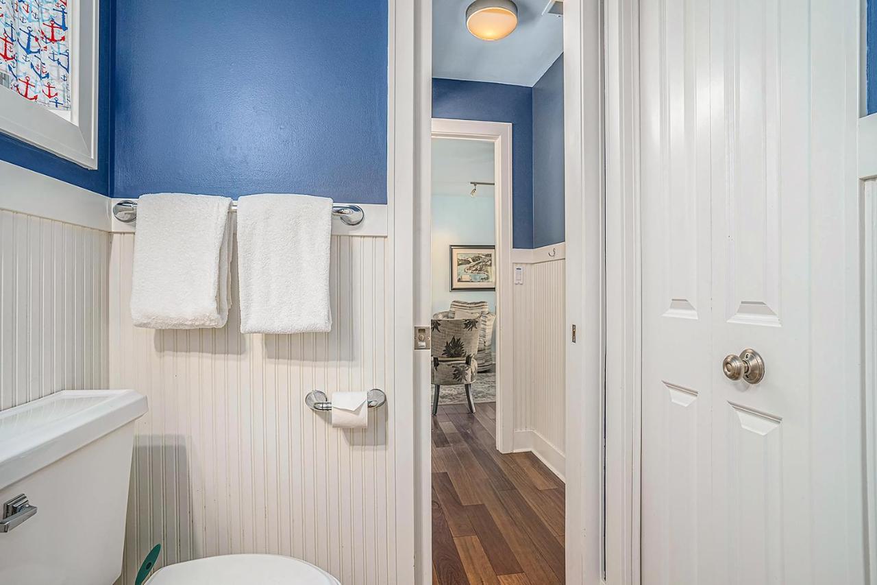Bluebird Condo Douglas Bagian luar foto