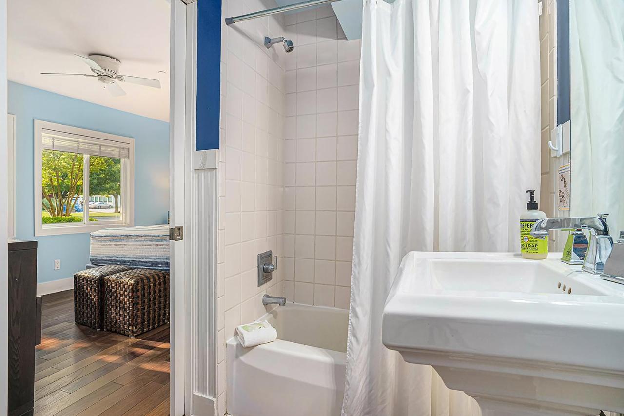 Bluebird Condo Douglas Bagian luar foto